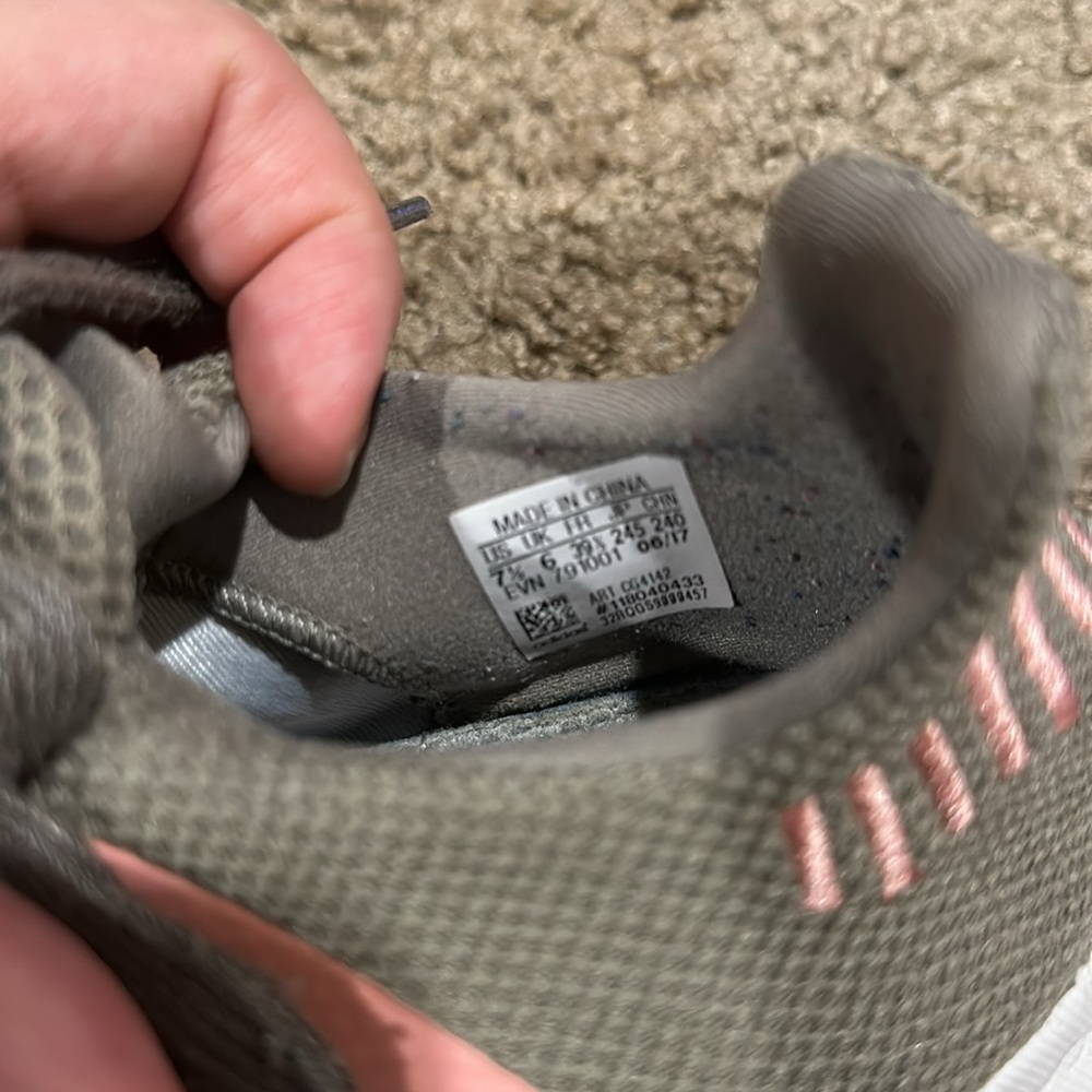 Adidas - Picture 4 of 5